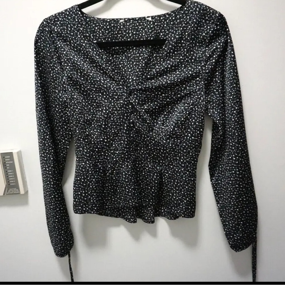 Abercrombie & Fitch Satin Cropped Long Sleeve V-Neck Blouse Top XS